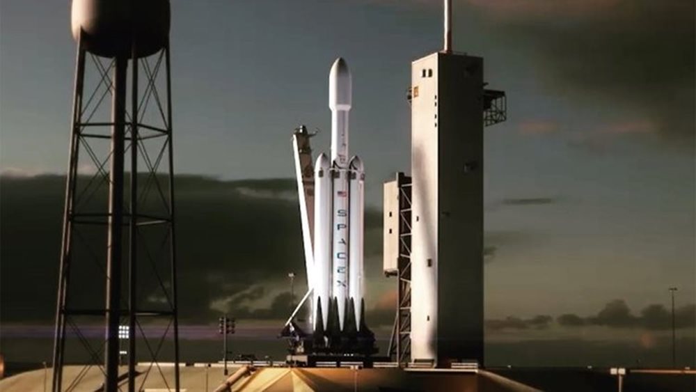 Η SpaceX έγραψε ιστορία εκτοξεύοντας τον ισχυρότερο πύραυλο στον κόσμο μαζί με ένα αυτοκίνητο Tesla