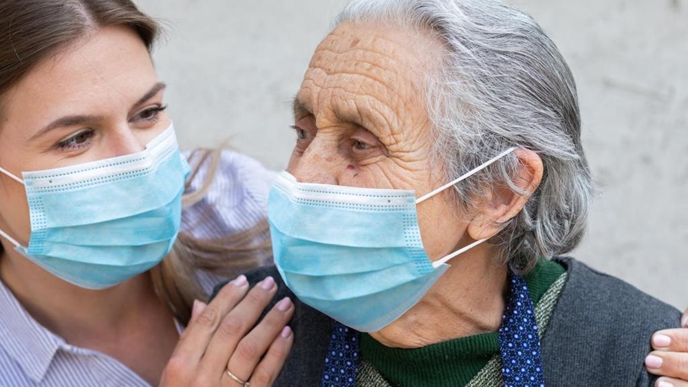 Πλαστικά Θράκης: Δωρίζει το 50% της παραγωγής χειρουργικών μασκών σε ευάλωτες ομάδες