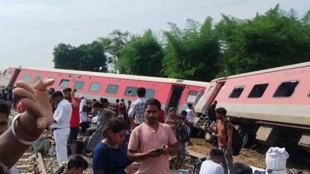 Ινδία: Δύο νεκροί και 35 τραυματίες από τον εκτροχιασμό επιβατικής αμαξοστοιχίας