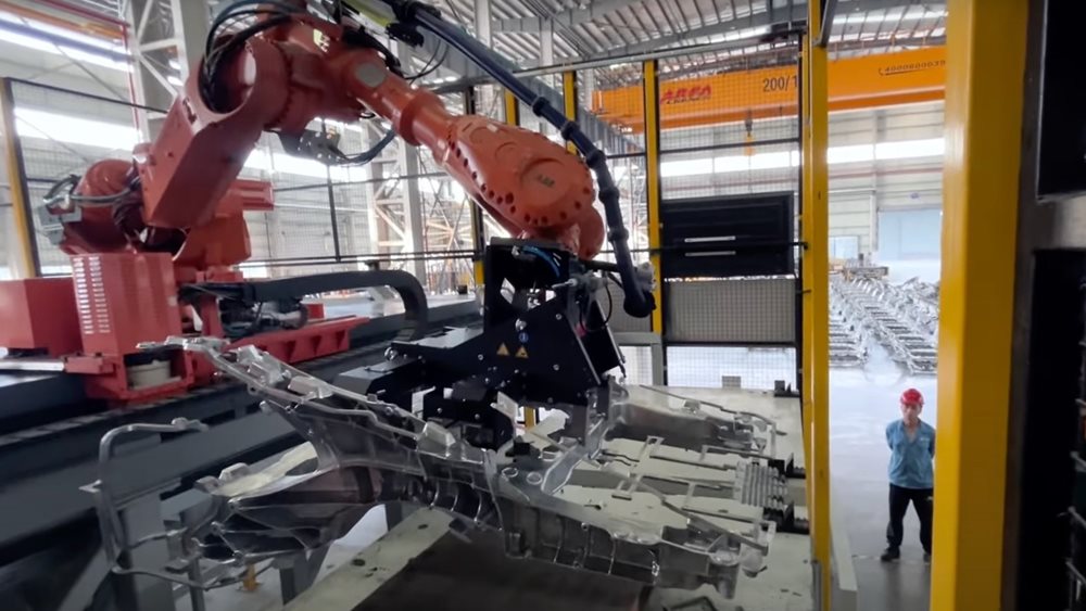 Η Ford αλλάζει τους κανόνες στα ηλεκτρικά αυτοκίνητα με συνταγή Tesla