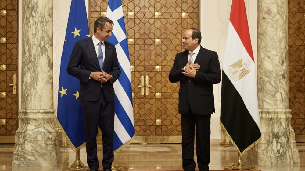 Στο Κάιρο για την τριμερή Σύνοδο Αιγύπτου-Ελλάδας-Κύπρου ο Κ. Μητσοτάκης - Στο επίκεντρο ο τομέας της ενέργειας