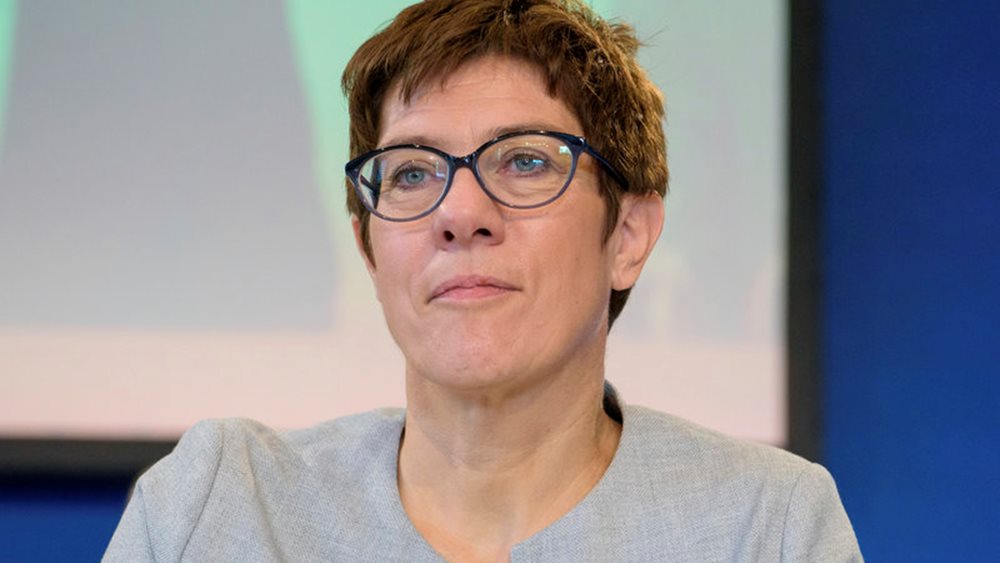 Αρχηγός CDU: O Βέμπερ πρέπει να ηγηθεί της Κομισιόν