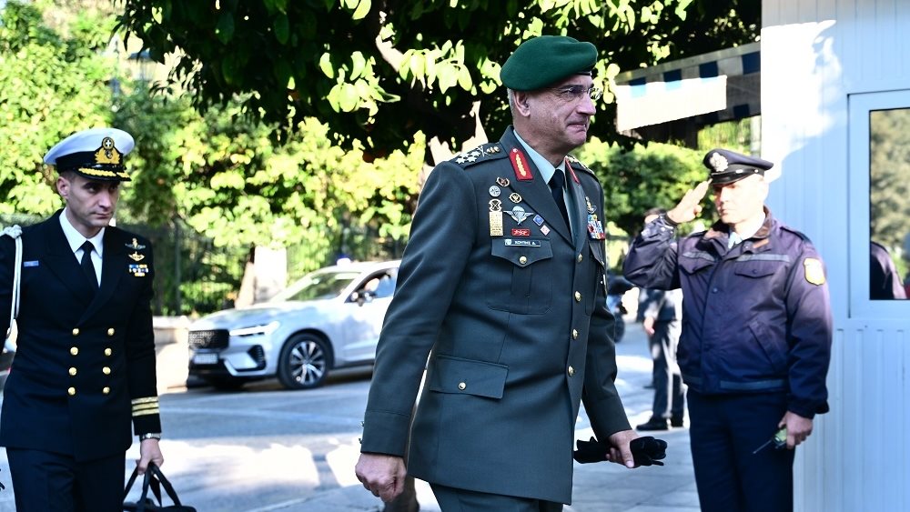 Reuters: Η Ελλάδα αγοράζει συστήματα πυροβολικού από το Ισραήλ και drones από τις ΗΠΑ