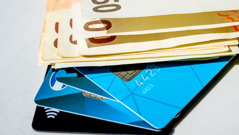 Τι έρχεται για τις υποχρεωτικές συναλλαγές με κάρτα