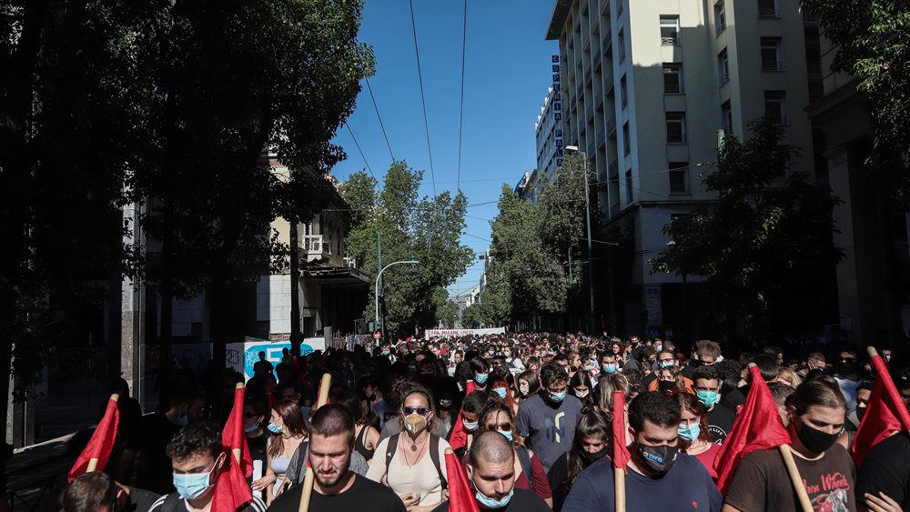 Μικρής έκτασης επεισόδια στο κέντρο της Αθήνας, λίγο πριν ολοκληρωθεί το μαθητικό συλλαλητήριο