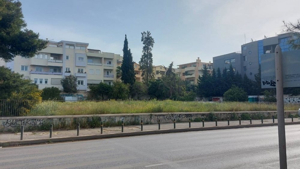 Auctions: Second chance for the plot-fillet on the beach and the shop in Glyfada