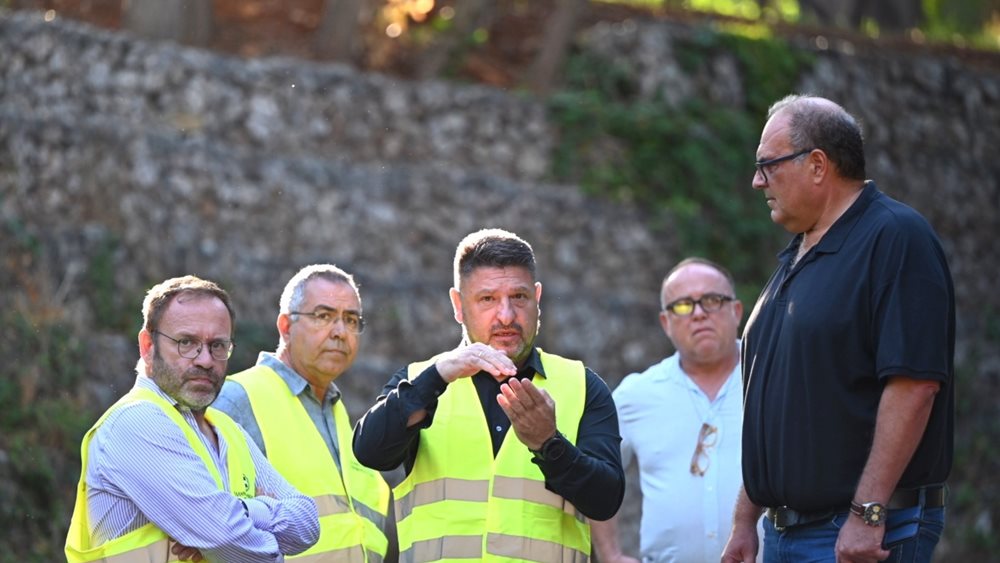 Αυτοψία Ν. Χαρδαλιά στο ρέμα Ποδονίφτη: &quot;Εντείνουμε τις δράσεις για την αντιπλημμυρική θωράκιση της Αττικής&quot;