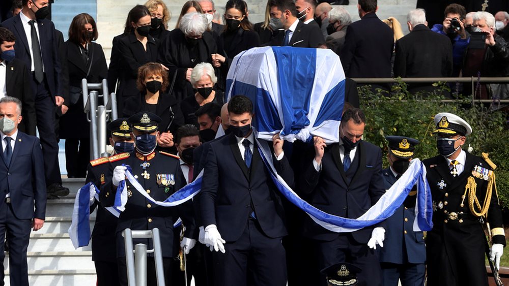 Mε τιμές αρχηγού κράτους κηδεύτηκε ο Κάρολος Παπούλιας - Η ταφή αύριο στα Γιάννενα
