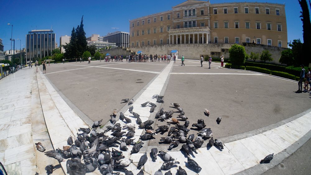 Συνελήφθησαν δύο αλλοδαποί που λήστεψαν περίπτερο και μαχαίρωσαν υπάλληλο στο Σύνταγμα