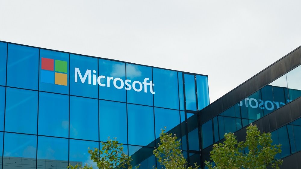 Microsoft: Έσπασε το “φράγμα” των 2 τρισ. δολαρίων σε κεφαλαιοποίηση