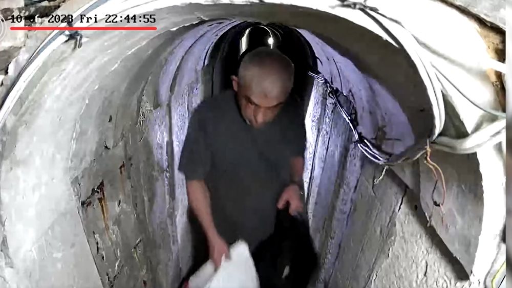 Στη δημοσιότητα βίντεο του Σινουάρ να κατεβαίνει σε τούνελ πριν την επίθεση της 7ης Οκτωβρίου