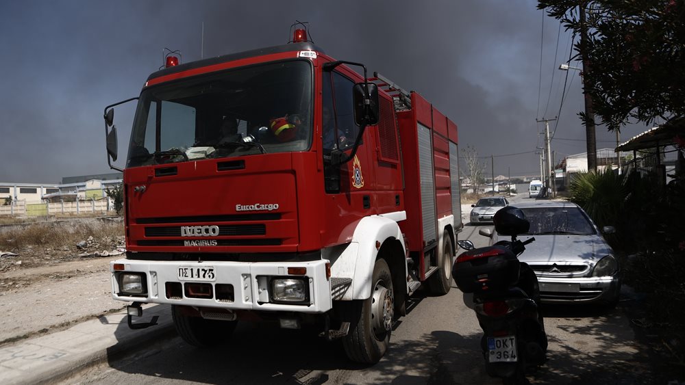 Πυρκαγιά σε χώρο εργοστασίου στο Βαθύ Ευβοίας