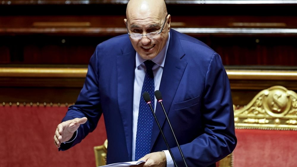 'Αποφύγετε κινήσεις που μπορεί να θέσουν σε κίνδυνο την ζωή σας', λέει ο Ιταλός υπ. Άμυνας σε εκπροσώπους της Global Sumud Flottilla