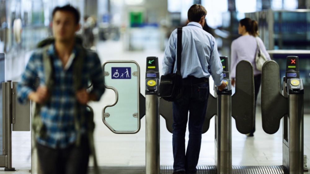 Το Δίκτυο Συνεργατών της Visa στο Πρόγραμμα Transit βελτιώνει τις αστικές μεταφορές
