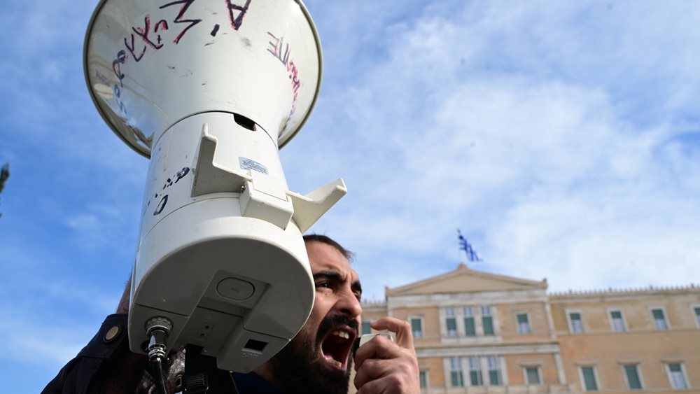 Συγκέντρωση στο Σύνταγμα για τον προϋπολογισμό - Αποκαταστάθηκε η κυκλοφορία των οχημάτων