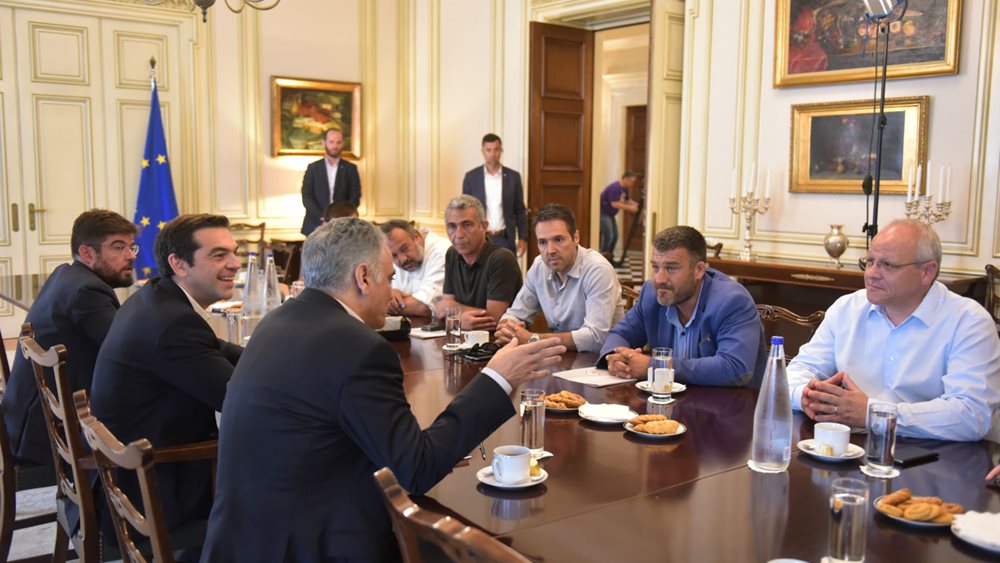 Κατάργηση ορίου ηλικίας για τις μόνιμες προσλήψεις πρότεινε ο Τσίπρας στην ΠΟΕ-ΟΤΑ