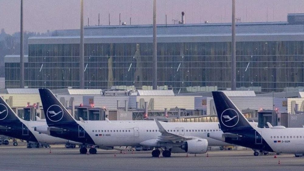 Έκλεισαν και πάλι οι διάδρομοι στο αεροδρόμιο του Μονάχου - Πιλότος κάνει λόγο για περιστατικό με drones