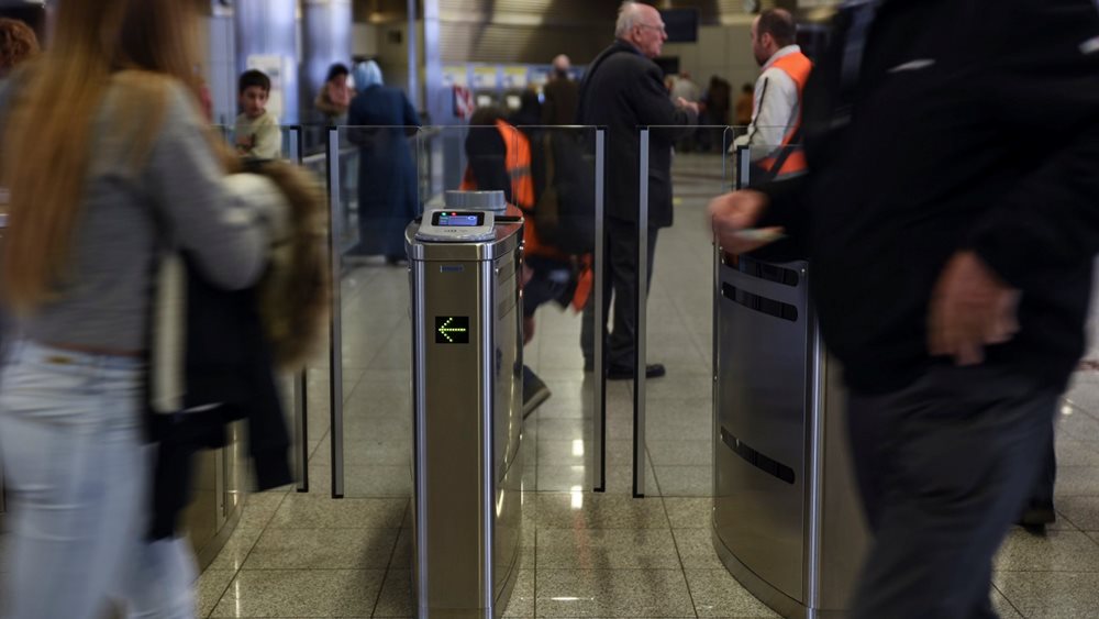 Παρουσία αστυνομικών ο έλεγχος κομίστρου στις αστικές συγκοινωνίες