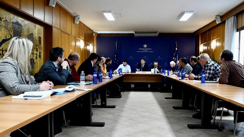 Λ. Αυγενάκης: Εντατικοί οι έλεγχοι στο μέλι, θα προστατεύσουμε την ελληνική παραγωγή - Μελισσοκόμοι: Υπάρχει θετική διάθεση