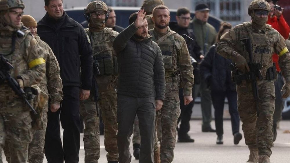 Στη Χερσώνα ο Ζελένσκι, μίλησε σε στρατιώτες - Ευχαριστίες προς τους συμμάχους της Ουκρανίας
