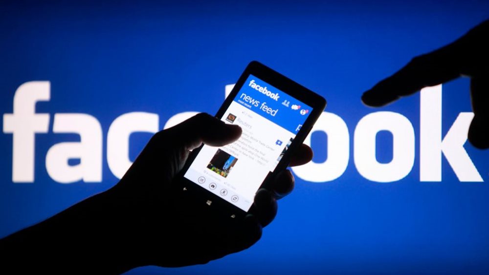 Facebook: Δωρίζει 100 εκατ. δολ. για να στηρίξει τα ΜΜΕ που χάνουν διαφημίσεις