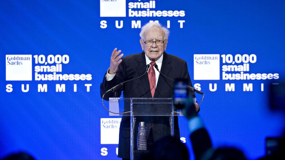 Όταν ο Warren Buffett πουλά τις μετοχές του στην Goldman Sachs, είναι ώρα να αρχίσουμε να ανησυχούμε