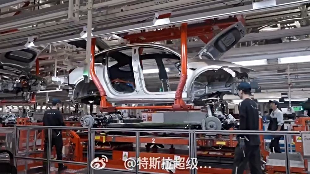 Tesla: Τα έσοδα ξεπερνούν τις προβλέψεις με ώθηση από τις πωλήσεις ηλεκτρικών αυτοκινήτων στις ΗΠΑ