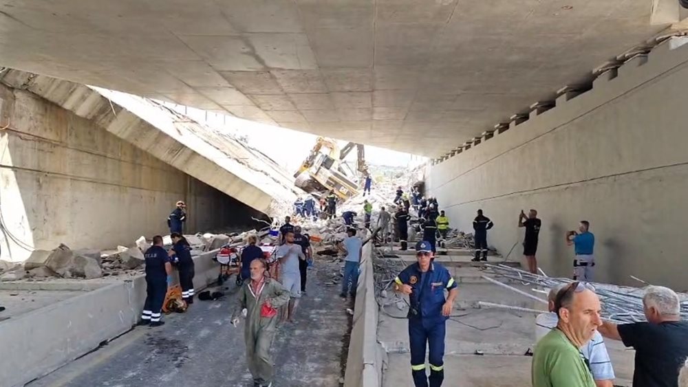 Πάτρα: Κατέρρευσε τμήμα γέφυρας - Ένας νεκρός και 8 τραυματίες