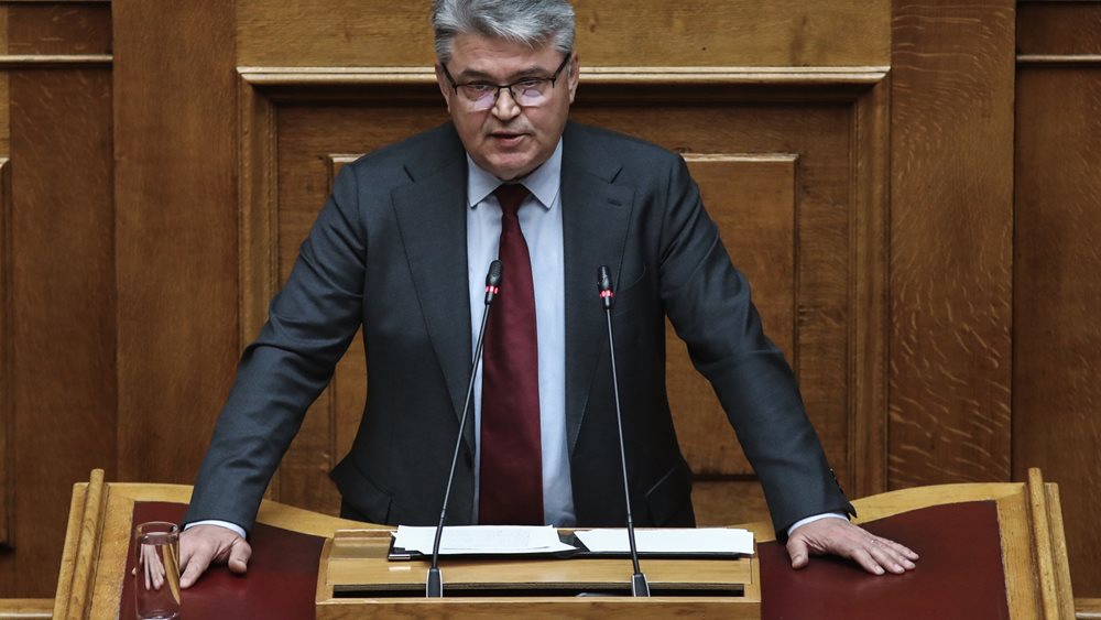 Βουλή-επιστολική ψήφος: Την απόφαση της Διαρκούς Ιεράς Συνόδου ανέγνωσε ο Δ. Νατσιός - Αντίδραση από το ΠΑΣΟΚ