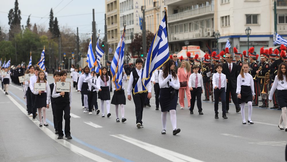 Ολοκληρώθηκε η μαθητική παρέλαση στο κέντρο της Αθήνας