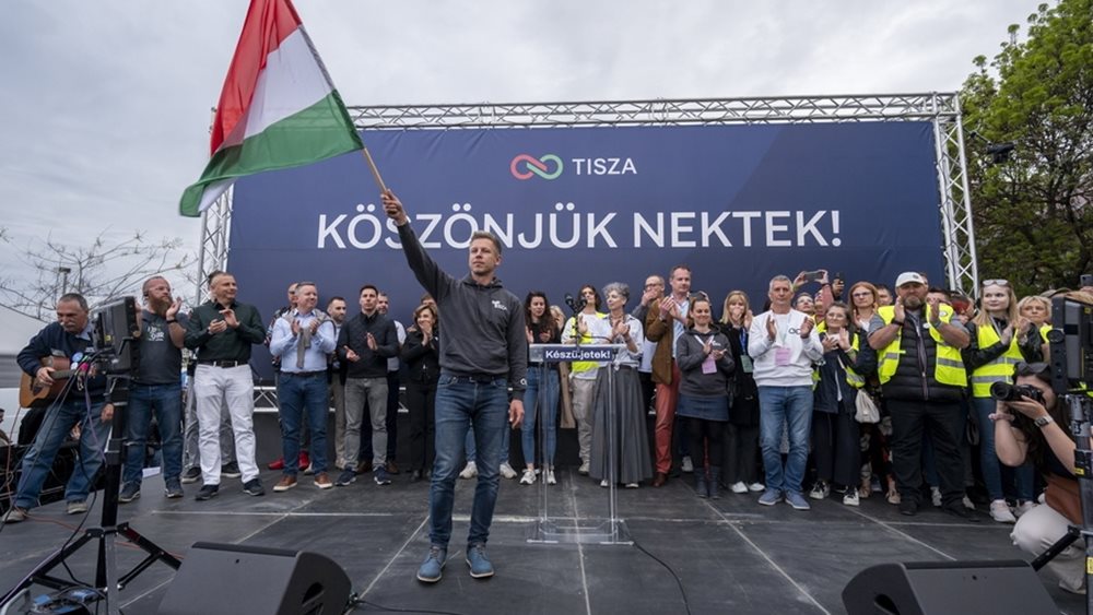 Ουγγαρία: Δημοσκοπικό προβάδισμα 15 μονάδων για το κεντροδεξιό Tisza έναντι της εθνικιστικής δεξιάς του Όρμπαν