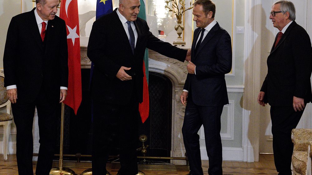 Οι δυο Έλληνες στρατιωτικοί, ο Γιούνκερ, ο Ερντογάν και το... &quot;θα δούμε&quot;