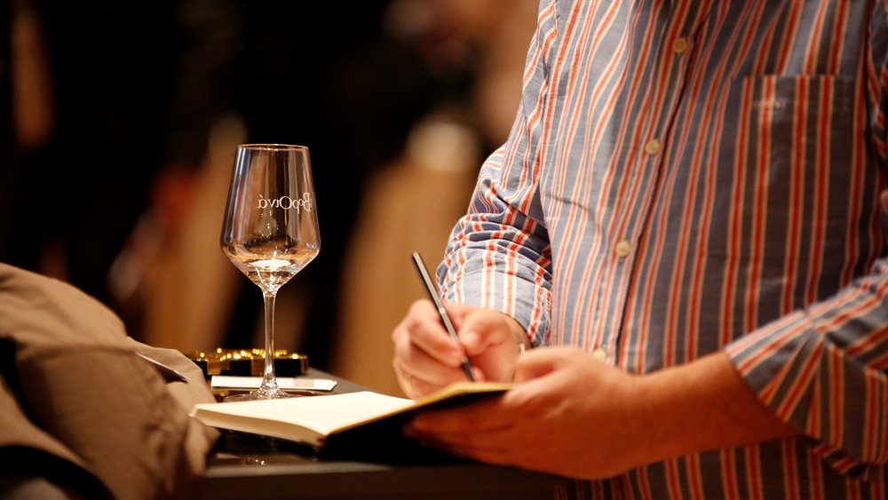 Λαθρεμπόριο αντί για έσοδα έφερε ο ΕΦΚ στο κρασί