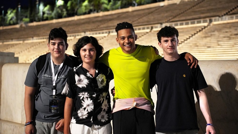 Οικονομική Ολυμπιάδα, Κοσμάς Μαρινάκης και Εμμανουήλ Καραλής ένωσαν τις δυνάμεις τους και βοήθησαν πάνω από 3.500 παιδιά από κάθε γωνιά της Ελλάδας