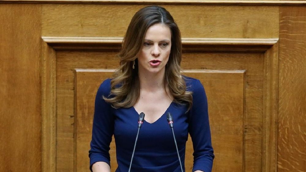 Έφη Αχτσιόγλου: Η παύση πληρωμών του δημοσίου «στεγνώνει» την οικονομία