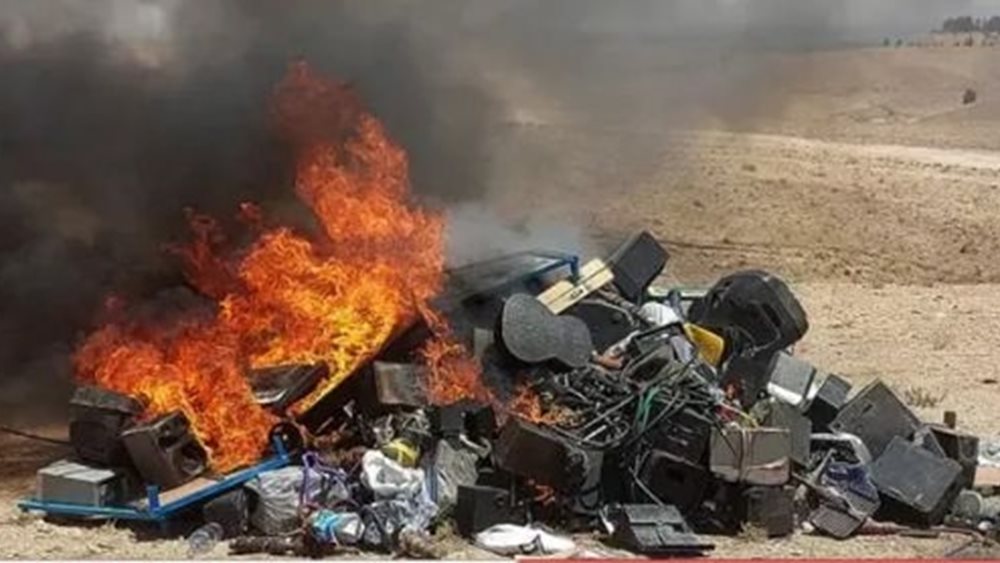 Αφγανιστάν: Οι Ταλιμπάν παραδίδουν μουσικά όργανα στην πυρά