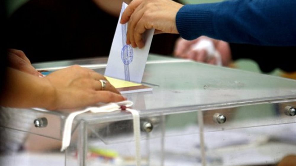 Δημοσκόπηση Interview: Στις 17,1 μονάδες η διαφορά ΝΔ - ΣΥΡΙΖΑ