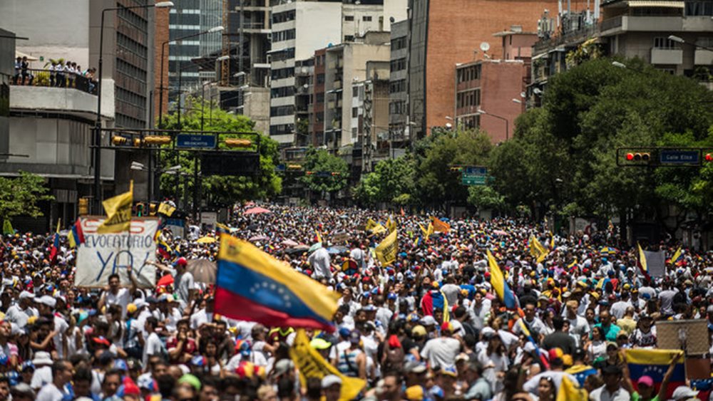 Βενεζουέλα: Στο στόχαστρο διαδηλωτών ο Maduro