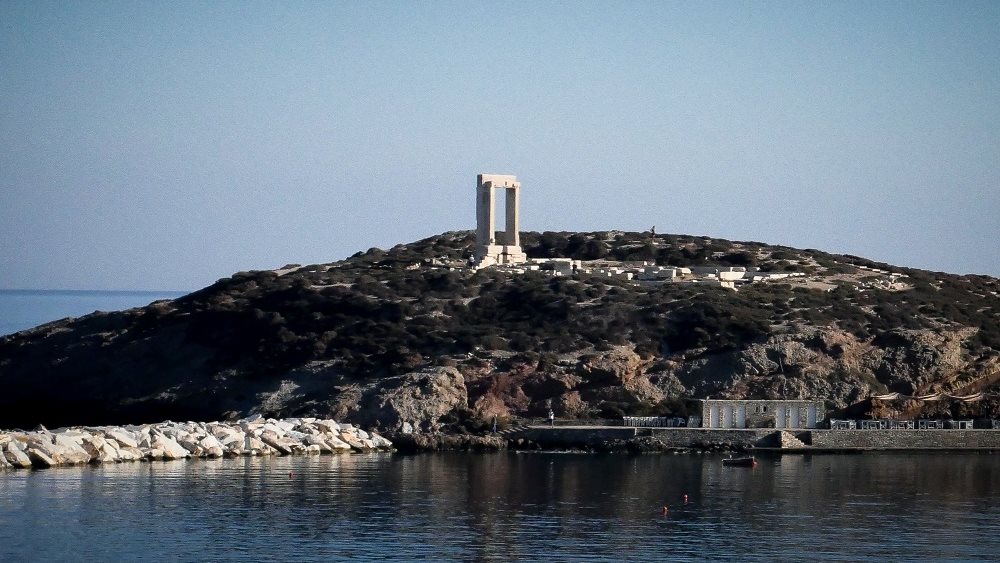 Βλάβη στον καταπέλτη εμφάνισε το καταμαράν Worldchampion jet στο λιμάνι της Νάξου