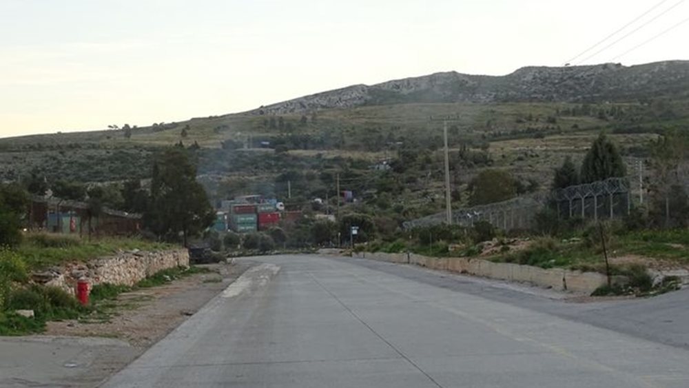 Διακοπή κυκλοφορίας στη λεωφόρο Σχιστού λόγω ανατροπής βυτιοφόρου