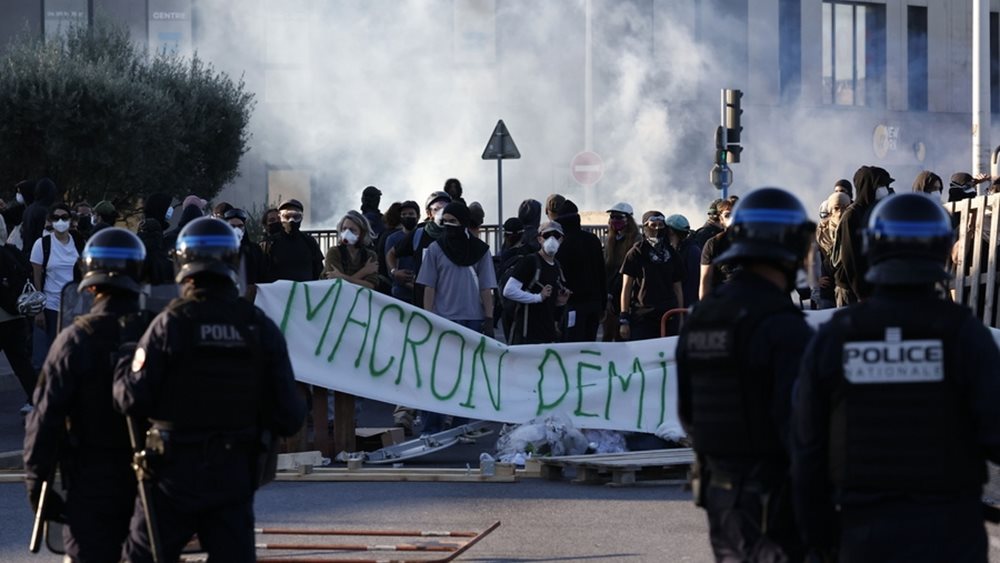 Γαλλία: Διαδηλώσεις και επεισόδια λόγω του κινήματος "Block Everything" - Σχεδόν 200 συλλήψεις