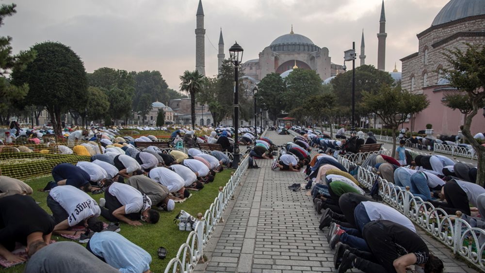 Diyanet: Το διαβόητο θρησκευτικό σώμα της Τουρκίας σε ανοιχτό πόλεμο με την κοσμικότητα