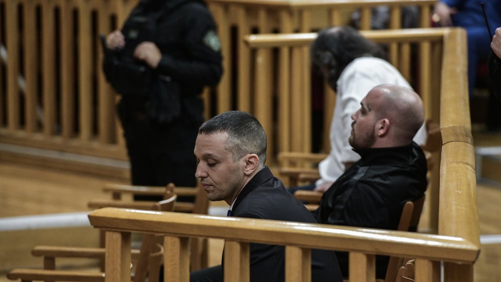 Δικάζονται σήμερα οι "Σπαρτιάτες" και ο Κασιδιάρης που βρίσκεται - με άδεια - εκτός φυλακής