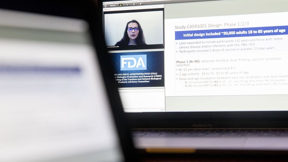 Γιατί τέσσερις εμπειρογνώμονες της FDA ψήφισαν "όχι" στην έγκριση του εμβολίου της Pfizer