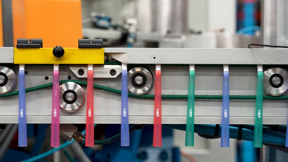 Η BIC ΒΙΟΛΕΞ γιορτάζει 50 χρόνια καινοτομίας και ηγετικής θέσης στον κλάδο ξυριστικών