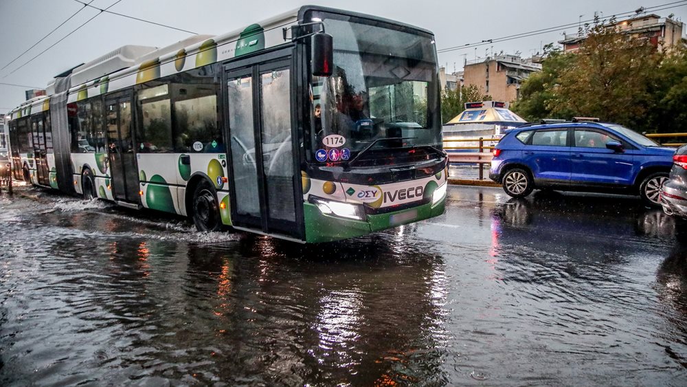 Κακοκαιρία Adel: Eως το μεσημέρι οι καταιγίδες στην Αττική - Νέο Έκτακτο Δελτίο της ΕΜΥ