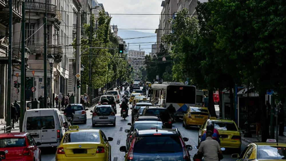 Στις Περιφέρειες η απομάκρυνση παράνομων αφισών σε χώρους αρμοδιότητάς τους