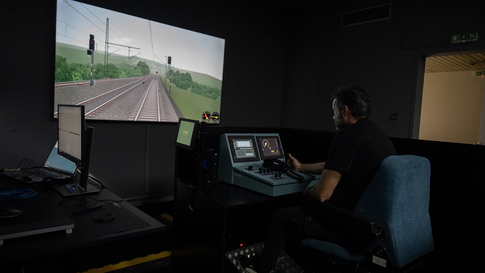 Κ. Κυρανάκης: &quot;Πρώτη φορά εκπαιδεύονται οι μηχανοδηγοί στο ETCS με προσομοιωτή&quot;