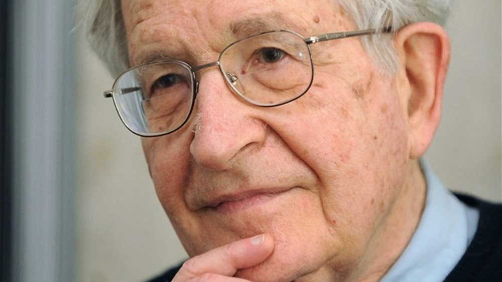 Ο Νόαμ Τσόμσκι βγήκε  από το νοσοκομείο - Διαψεύστηκαν οι φήμες για τον θάνατό του