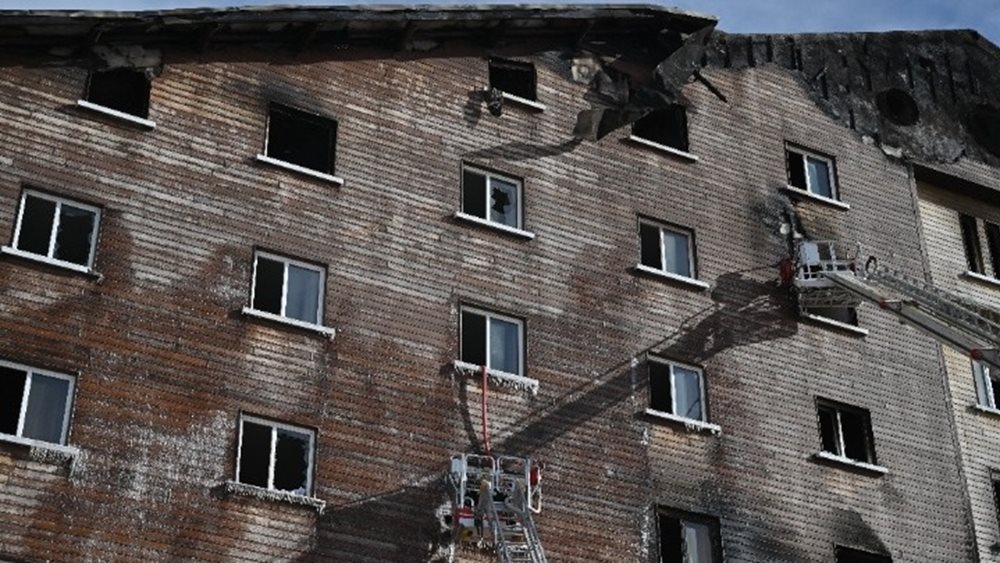 Τουρκία: Συνελήφθησαν 15 άτομα σε έρευνα για την πολύνεκρη πυρκαγιά στο χιονοδρομικό κέντρο